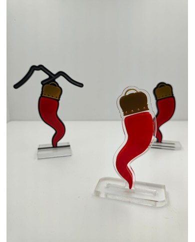 Corno Portafortuna in Plexiglass – Eleganza e Tradizione Contemporanea